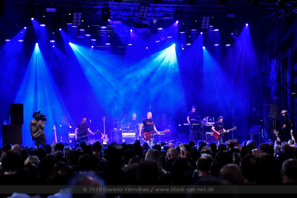 Peter Hook & The Light